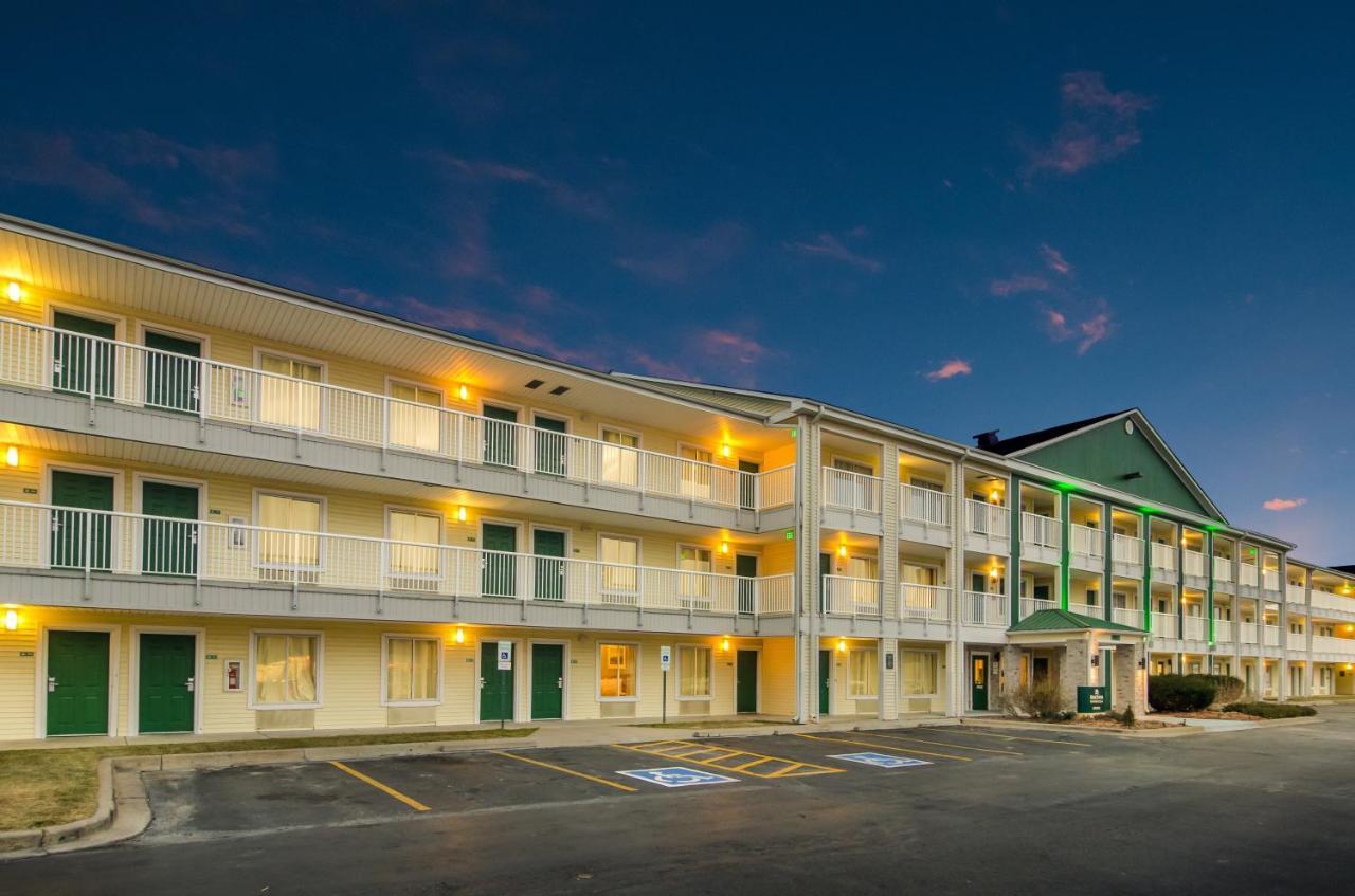 Hometowne Studios By Red Roof Denver - Glendale/ Cherry Creek Exterior photo